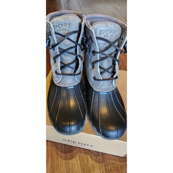 IN BOX - SPERRY SALTWATER BLACK/GREY BOOTS SIZE 7.5 - Picture 2 of 6